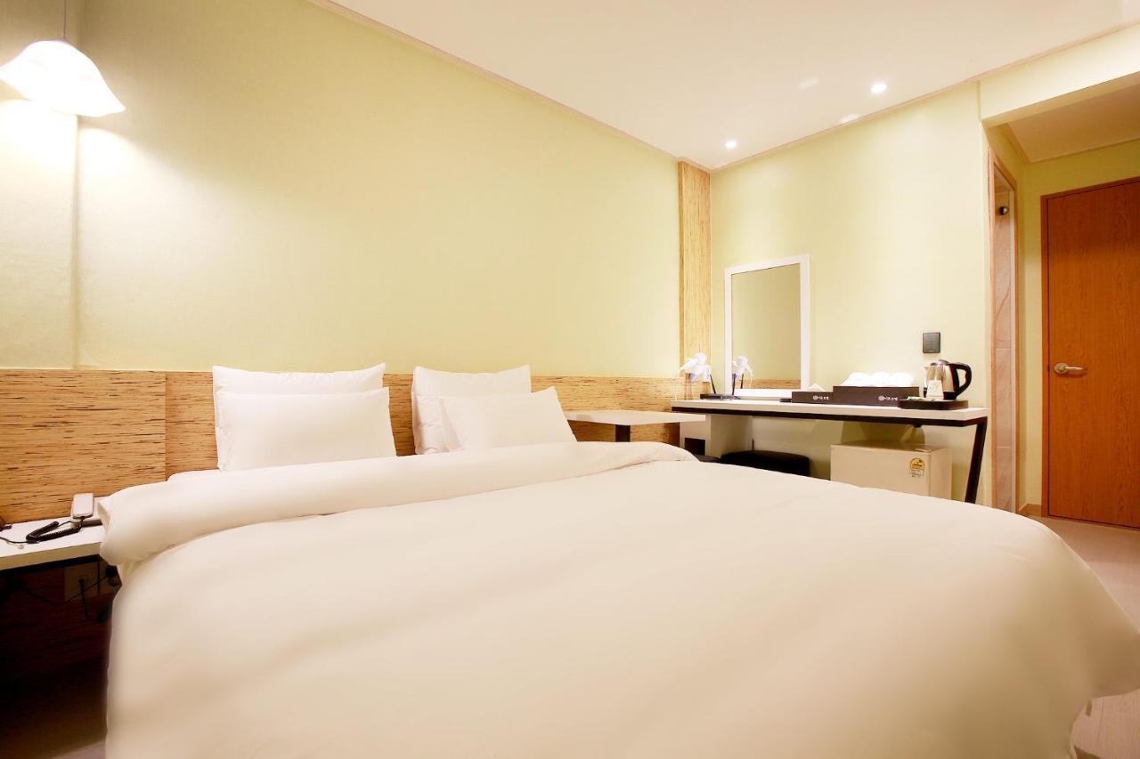 צ'ונצ'און Eton Hotel מראה חיצוני תמונה