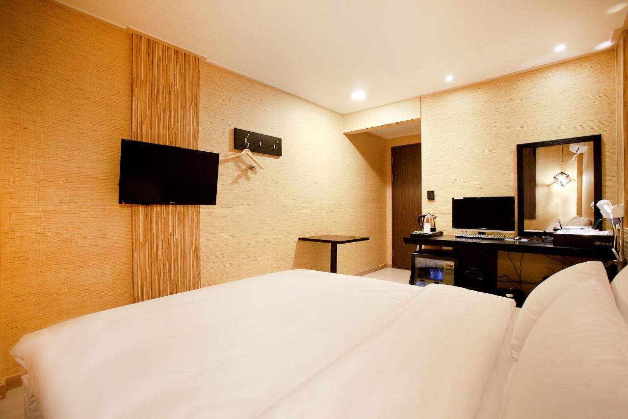 צ'ונצ'און Eton Hotel מראה חיצוני תמונה